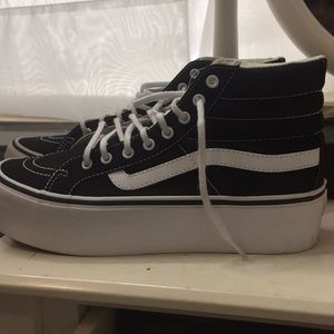 BLACK AND WHITE PLATFORM VANS